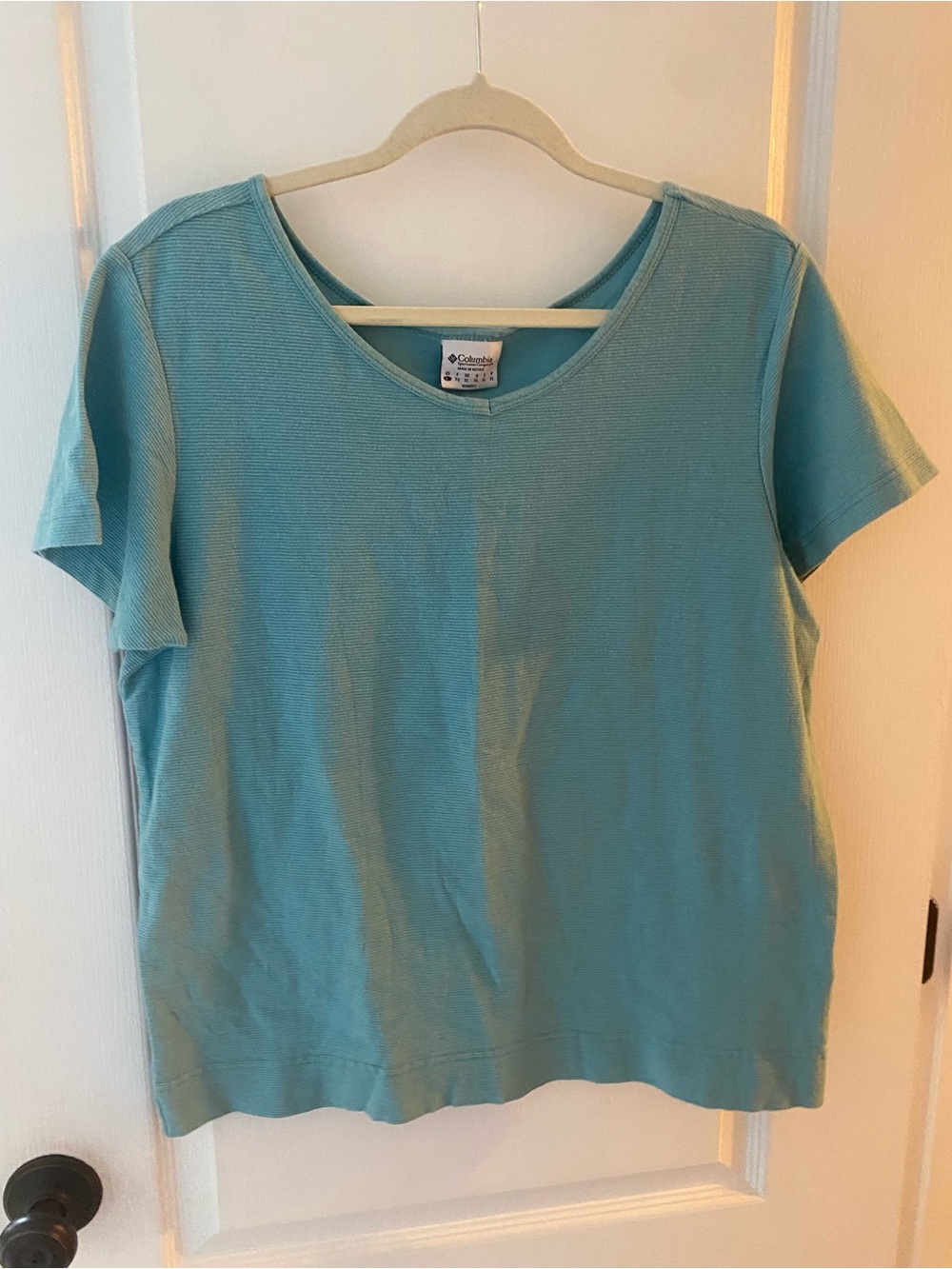 Columbia Women's Short Sleeve V-Neck Tee in Light Teal